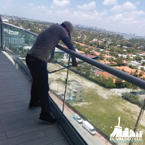 servicio-de-limpieza-de-cristales-ventanas-y-vidrios-en-miami-beach-coral-gables-aventura-brickell-9